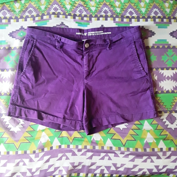 Khakis by GAP Girlfriend 5 Inch Cargo Type Shorts - Picture 5 of 14